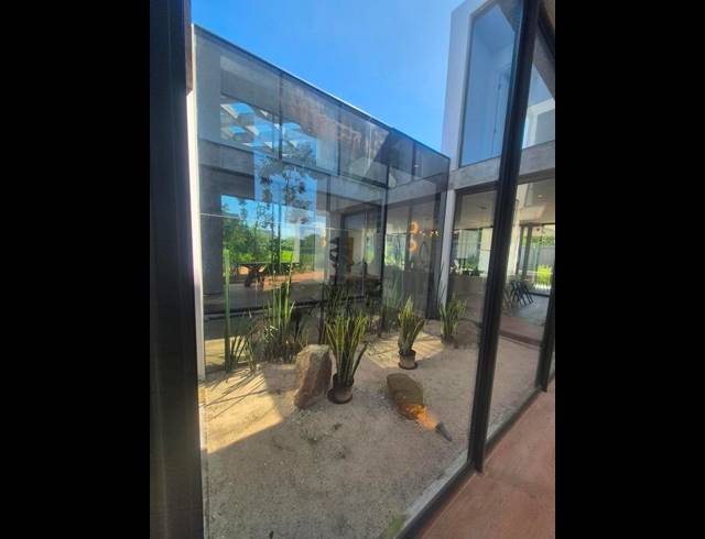 4 BEDROOM HOUSE FOR SALE IN UMHLANGA ROCKS